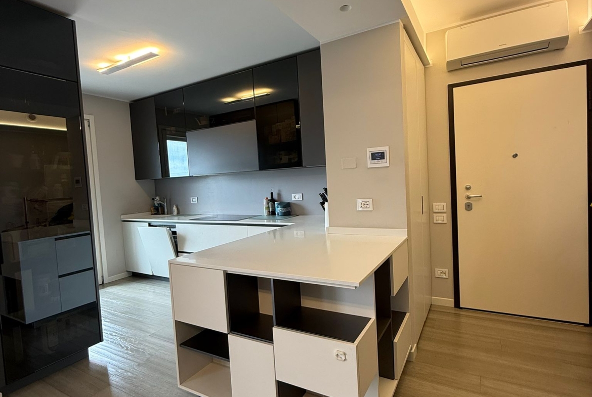 ULTIMO PIANO BELLISSIMO ATTICO CON TERRAZZO E BOX DOPPIO