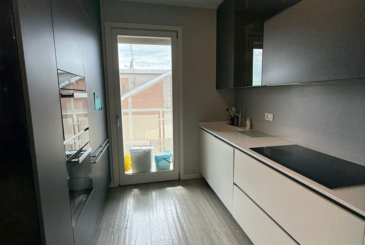 ULTIMO PIANO BELLISSIMO ATTICO CON TERRAZZO E BOX DOPPIO