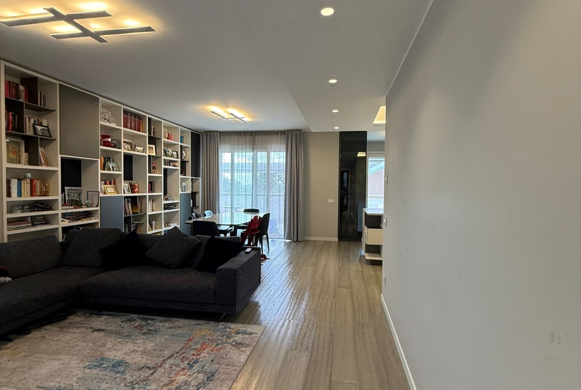 ULTIMO PIANO BELLISSIMO ATTICO CON TERRAZZO E BOX DOPPIO