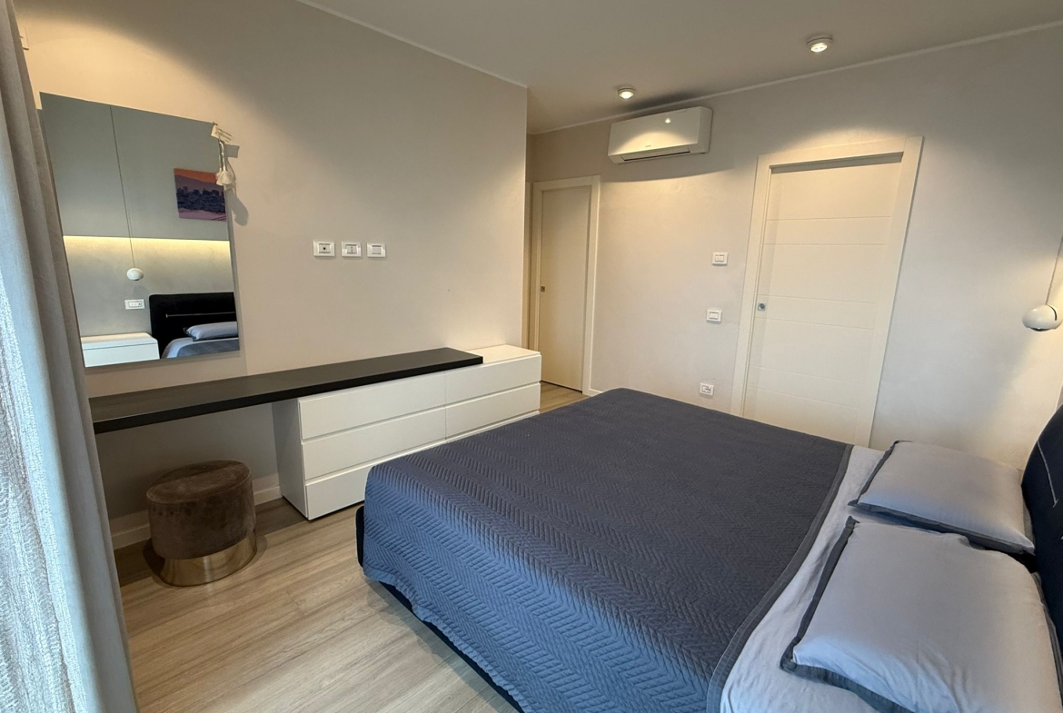 ULTIMO PIANO BELLISSIMO ATTICO CON TERRAZZO E BOX DOPPIO