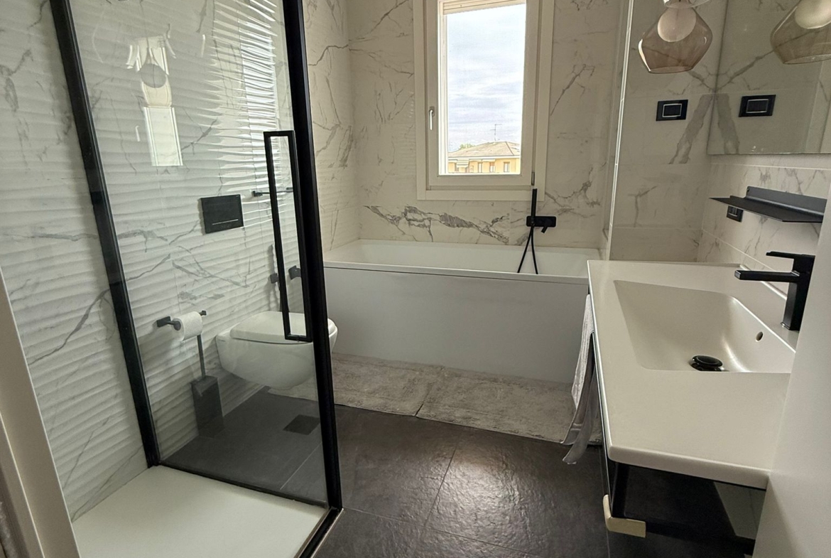 ULTIMO PIANO BELLISSIMO ATTICO CON TERRAZZO E BOX DOPPIO