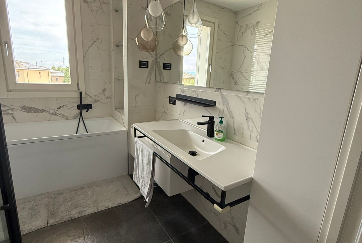 ULTIMO PIANO BELLISSIMO ATTICO CON TERRAZZO E BOX DOPPIO