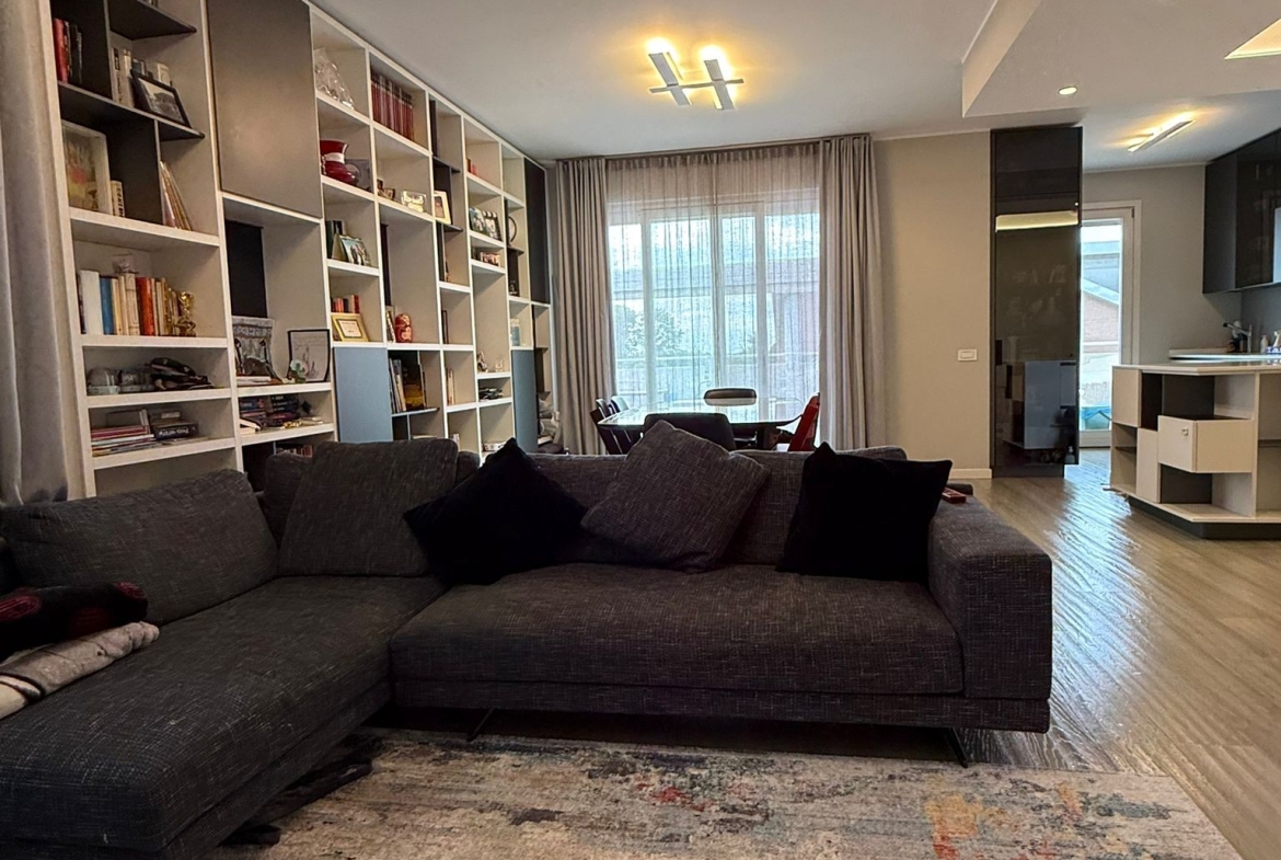 ULTIMO PIANO BELLISSIMO ATTICO CON TERRAZZO E BOX DOPPIO