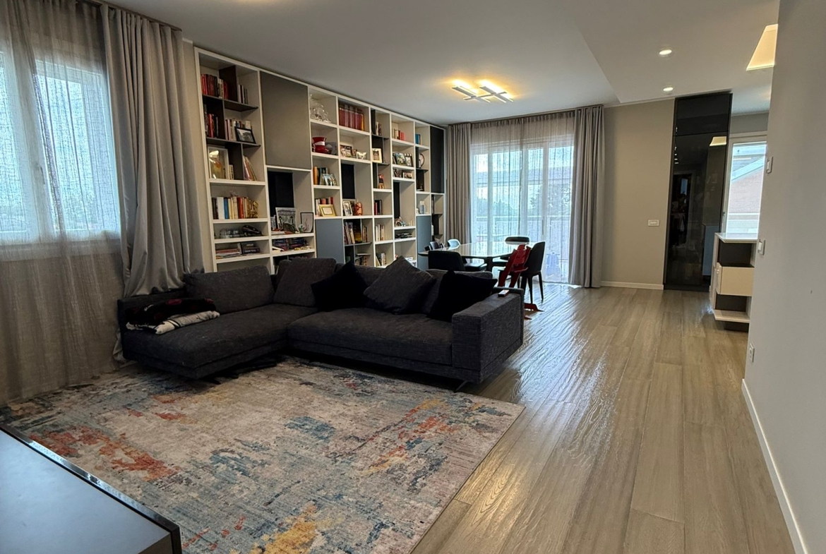 ULTIMO PIANO BELLISSIMO ATTICO CON TERRAZZO E BOX DOPPIO