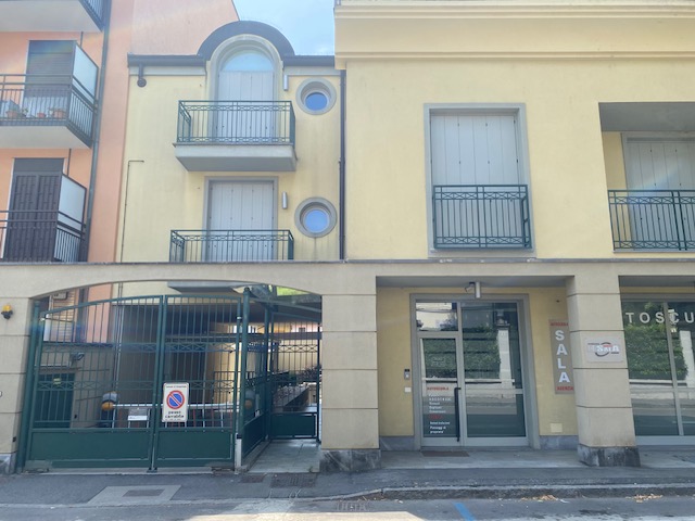 Ottimo Tre locali arredato con box e cantina