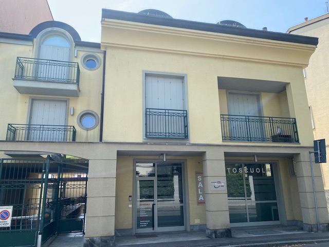 Ottimo Tre locali arredato con box e cantina