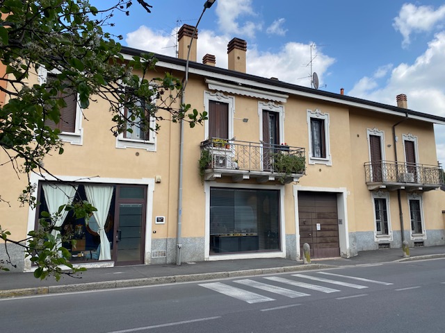 LUMINOSO MONOLOCALE CON SOPPALCO, CANTINA E BOX