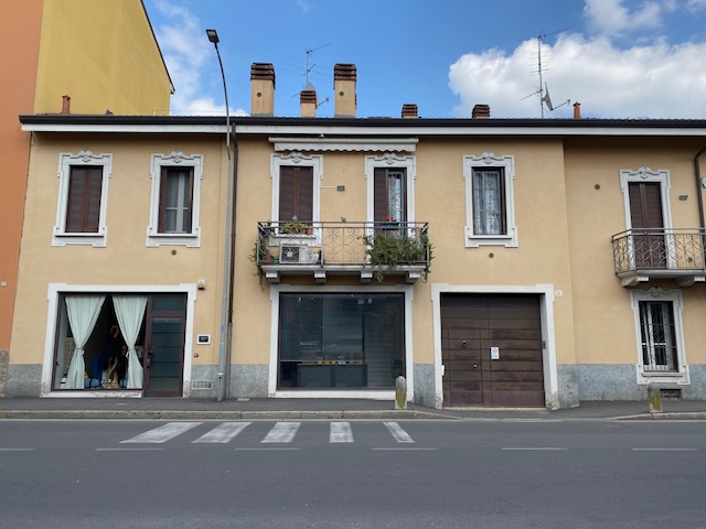 LUMINOSO MONOLOCALE CON SOPPALCO, CANTINA E BOX