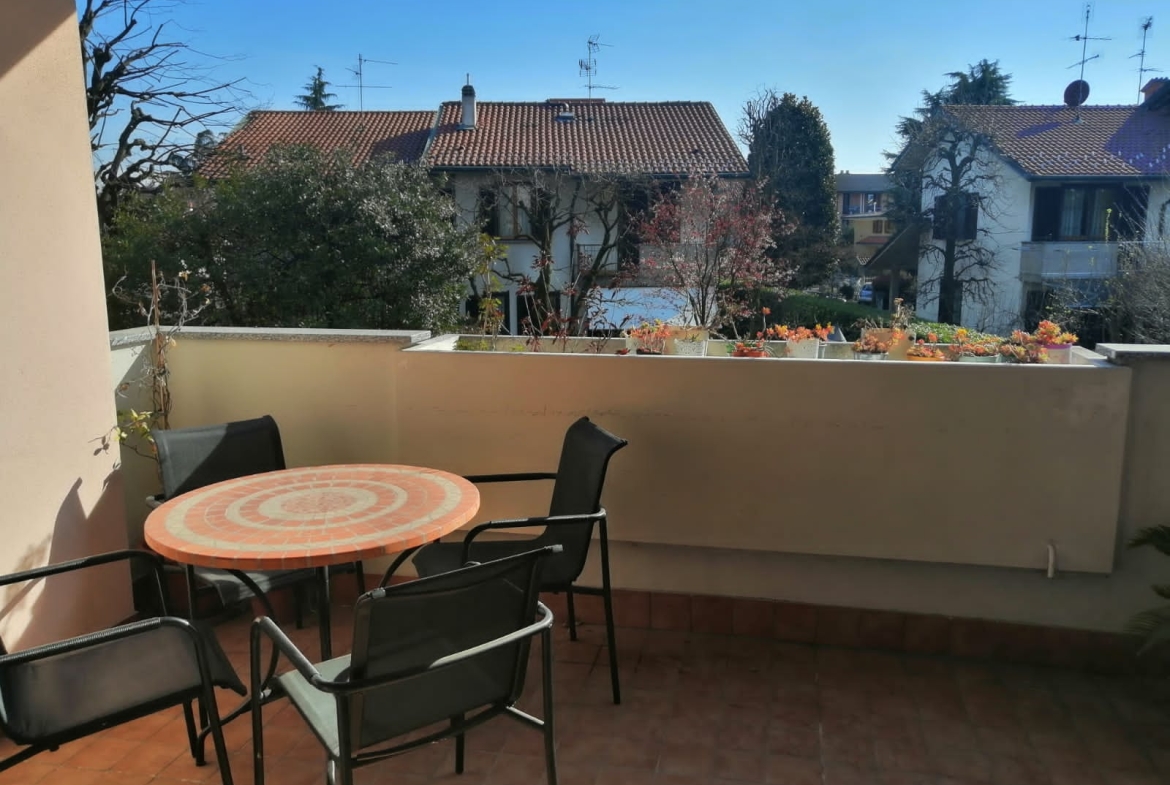 SIGNORILE E LUMINOSO TRE LOCALI ARREDATO