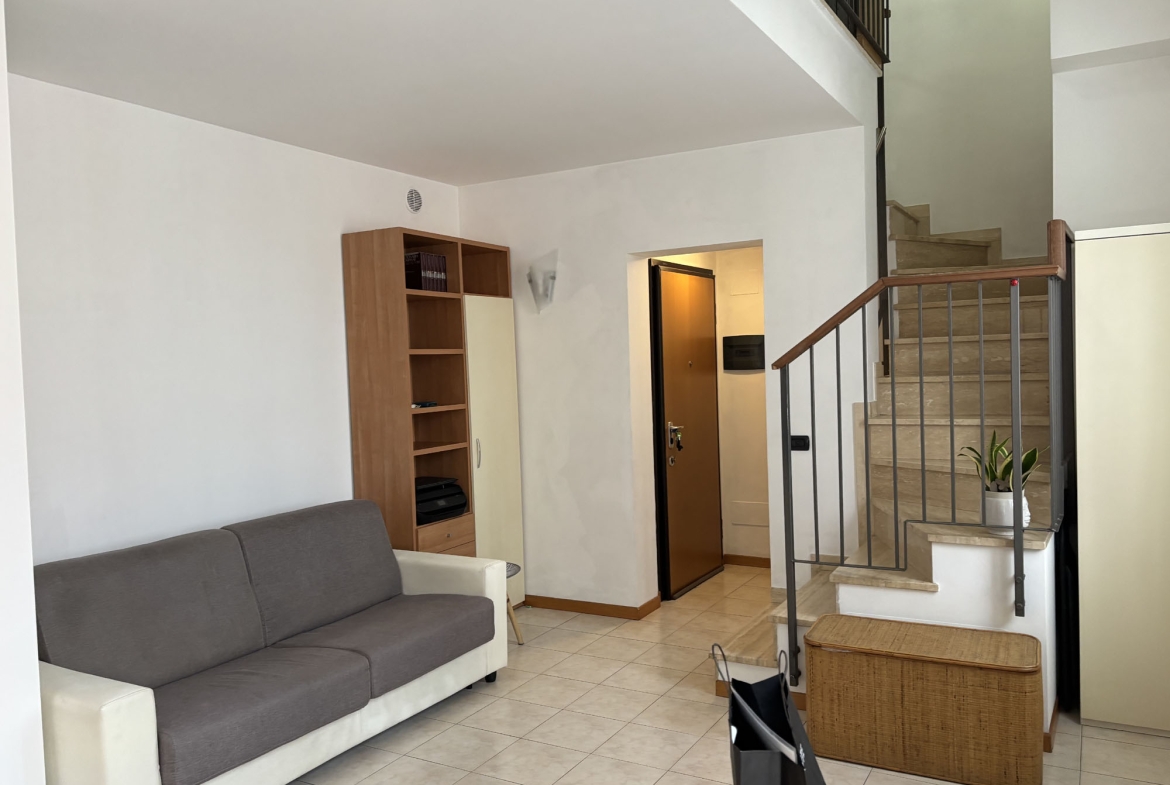 LUMINOSO MONOLOCALE CON SOPPALCO, CANTINA E BOX