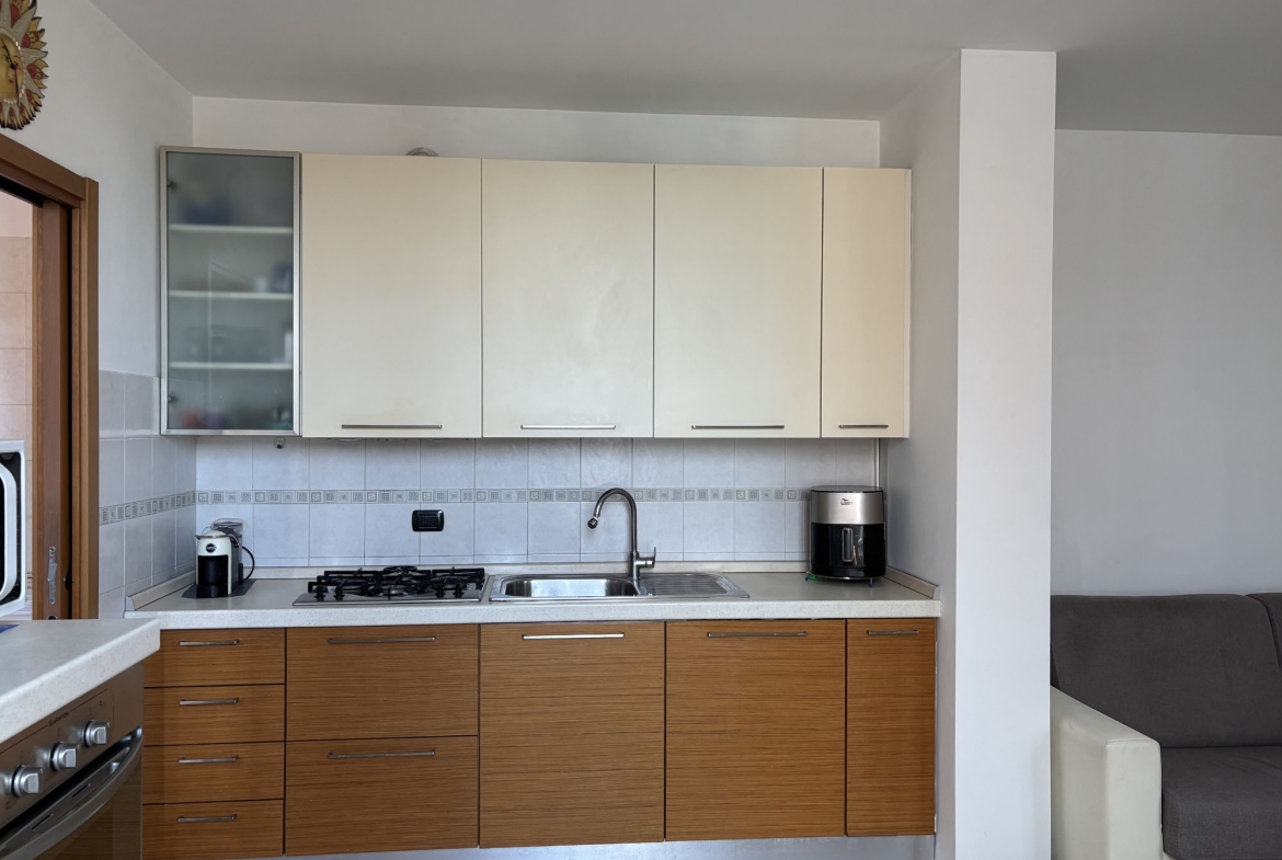 LUMINOSO MONOLOCALE CON SOPPALCO, CANTINA E BOX