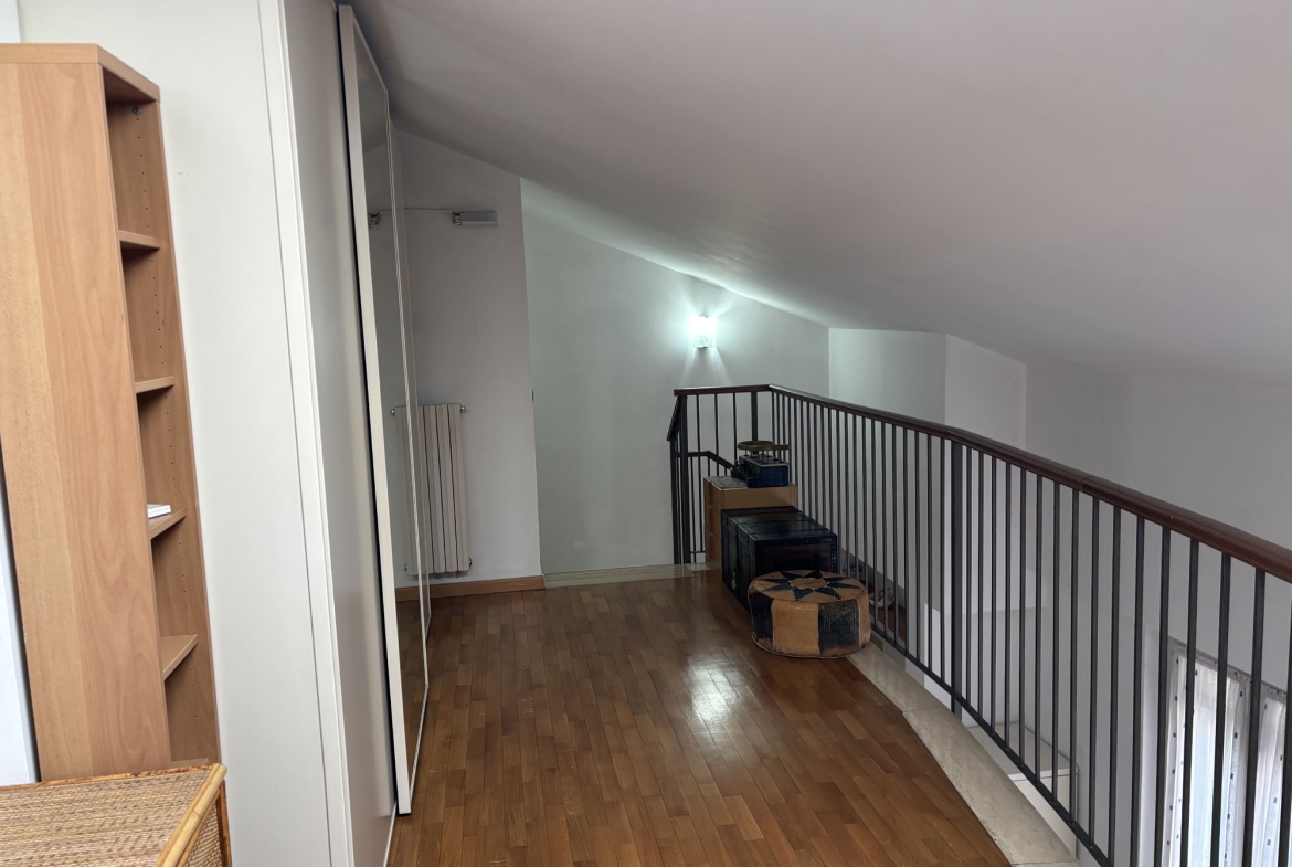 LUMINOSO MONOLOCALE CON SOPPALCO, CANTINA E BOX